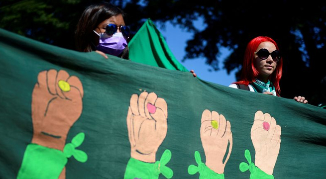 Condenan a 50 años de cárcel a joven que tuvo aborto en El Salvador