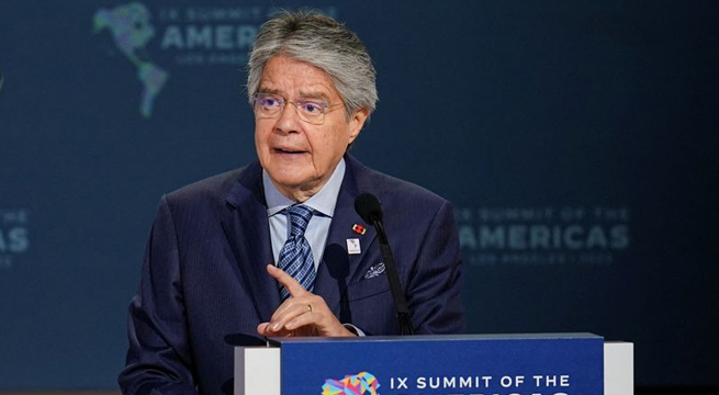 El presidente de Ecuador promete disolver el Congreso si intentan destituirlo