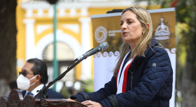 María del Carmen Alva anuncia ampliación de la legislatura para el debate del retorno a la bicameralidad