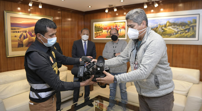 Mininter entrega equipos de prensa recuperados tras secuestro de periodistas