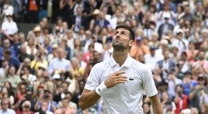 Novak Djokovic vence a Sinner y se mete en las semifinales de Wimbledon
