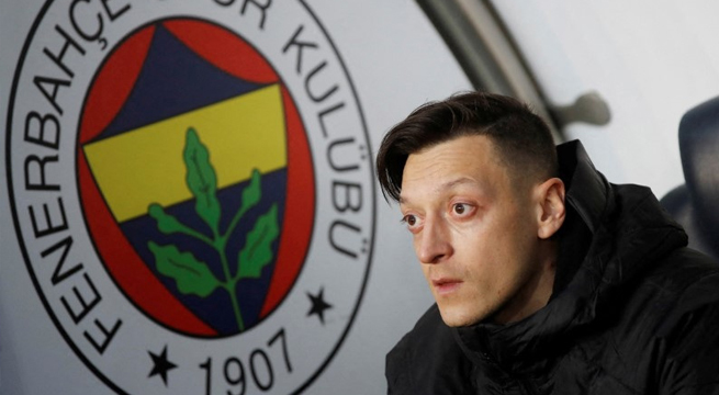 Ozil deja el Fenerbahçe y ficha por su rival de Estambul, el Basaksehir