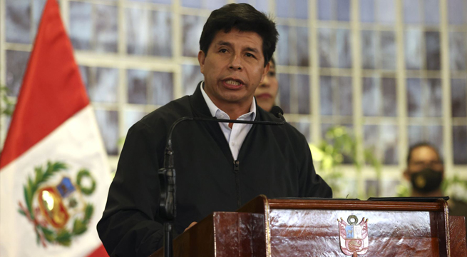 Pedro Castillo saluda a maestros y reafirma compromiso de impulsar reforma educativa