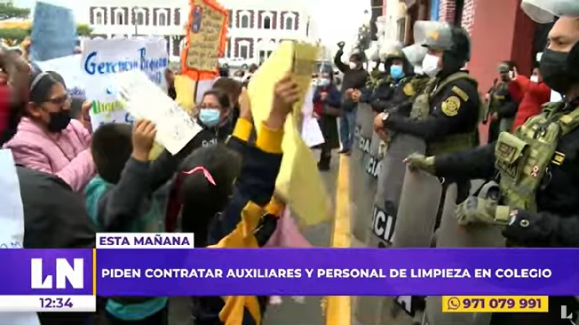 Trujillo: padres piden en protesta mobiliario escolar y contratar a auxiliares