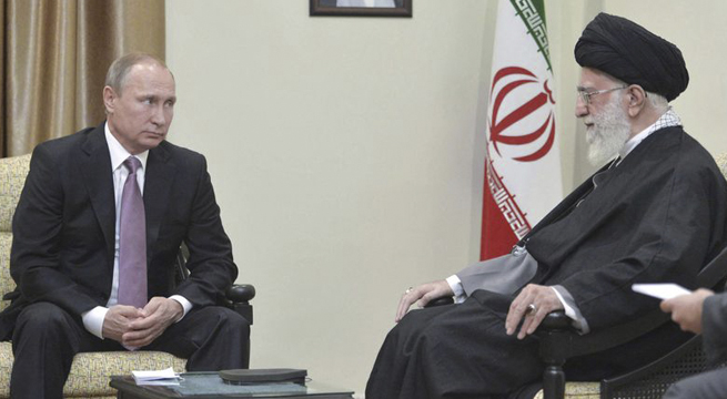 Jamenei dice que Irán y Rusia deben estar atentos ante el «engaño occidental»