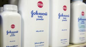 J&J pondrá fin a las ventas mundiales de polvos de talco para bebés