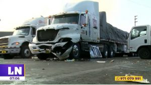 Trujillo: choque entre camión de helados y tráiler dejó un herido