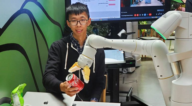 OK Google, tráeme una Coca-Cola: el gigante de la IA hace una demostración de camareros robots