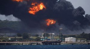 Tercer tanque de almacenamiento de crudo colapsa en Cuba tras incendio y derrame