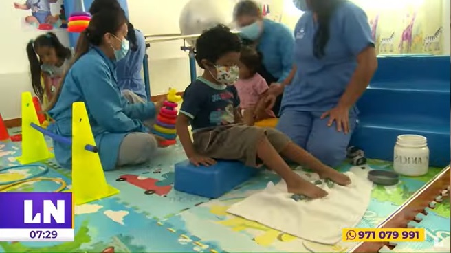 Trujillo: niños de bajos recursos reciben terapias de rehabilitación gratuita