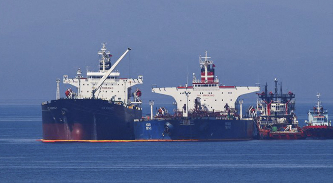 Un buque iraní se dispone a partir de Grecia tras recuperar el crudo incautado por EE. UU.