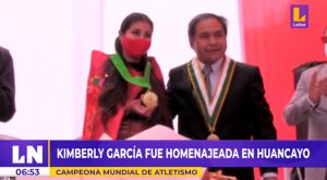 Kimberly García fue homenajeada en su natal Huancayo