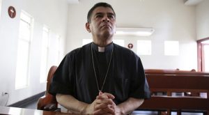 Nicaragua pone en arresto domiciliar a obispo crítico de Ortega, envía sacerdotes a prisión