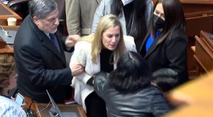 María del Carmen Alva se disculpa con Isabel Cortez por incidente en el Congreso