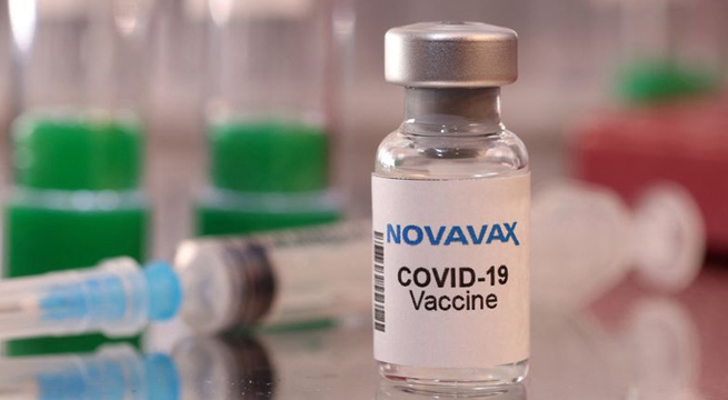 Novavax busca que su vacuna COVID sea autorizada como refuerzo en EE. UU.