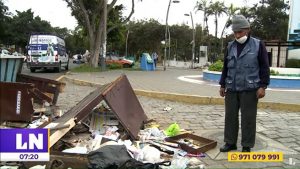 Trujillo: camioneta destroza puesto de periódicos tras invadir vereda y fuga