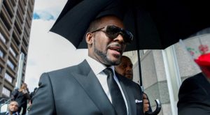 Comienza en Chicago el juicio por obstrucción del cantante de R&B R. Kelly