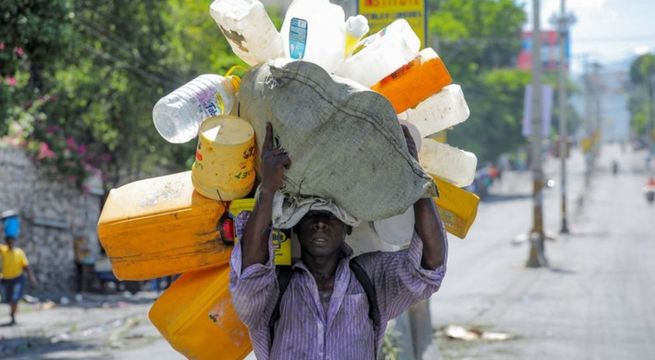 Disturbios agravan la miseria de los haitianos, que sufren por falta de agua