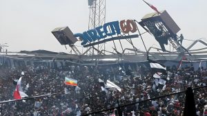 Colapsa techo del estadio de Colo Colo en pleno banderazo (VIDEO)