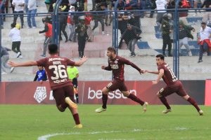 Universitario vence a Sport Boys en un agónico final