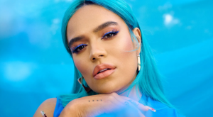 Karol G se pronuncia tras lanzamiento de polémica canción ‘+57’