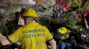 Autobús de pasajeros cae a precipicio en Costa Rica y deja nueve muertos