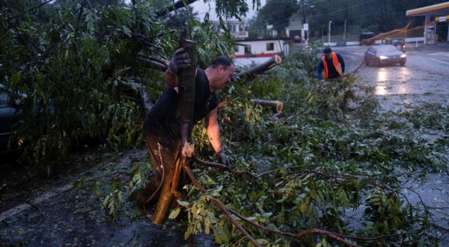 Huracán Fiona golpea República Dominicana y Puerto Rico, gana fuerza en camino al norte