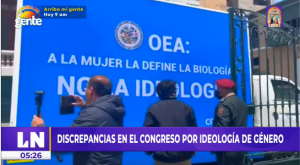 Congreso desata polémica por ingreso de camión con el mensaje «a la mujer la define la biología, no la ideología»