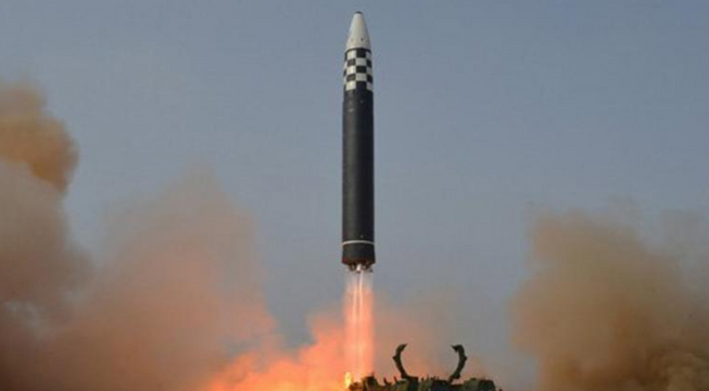 Japón alerta a sus ciudadanos a refugiarse por lanzamiento de misil de Corea del Norte