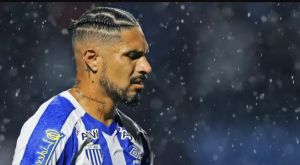 Malas noticias: Paolo Guerrero descendió con Avaí de Brasil