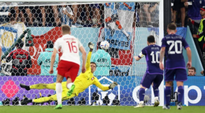 ¡INCREÍBLE! Szczęsny le atajó un penal a Lionel Messi