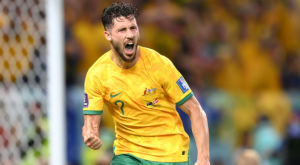 ¡Fantástico! Leckie anotó un golazo y marcó el 1-0 de Australia ante Dinamarca