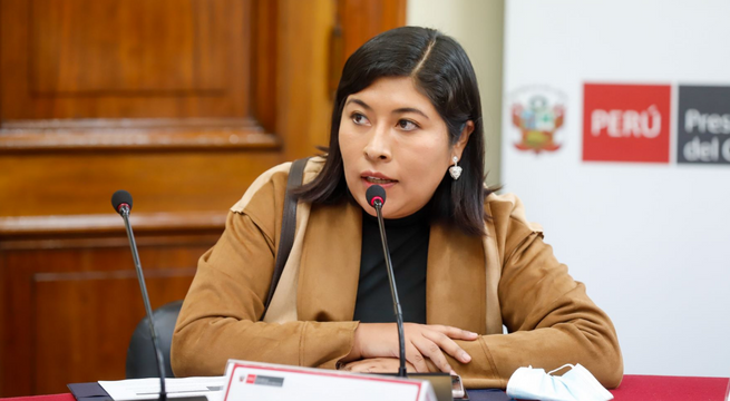 Abren investigación contra Betssy Chávez por negociación incompatible y tráfico de influencias