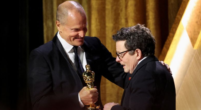 El actor Michael J. Fox recibe Oscar honorífico por su lucha contra el mal de Parkinson