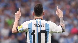 Clarence Seedorf sobre Lionel Messi: “Si los dioses del fútbol existen, sería bonito verlo levantar la copa”