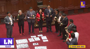 Congreso: Perú Libre llevó flores y velas al Pleno por muertes durante protestas