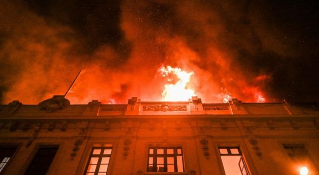 Centro de Lima: bomberos continúan trabajos en edificio Marcionelli