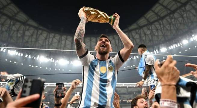 Lionel Messi: “Me hubiese gustado que Diego Maradona me entregara la copa del mundo”