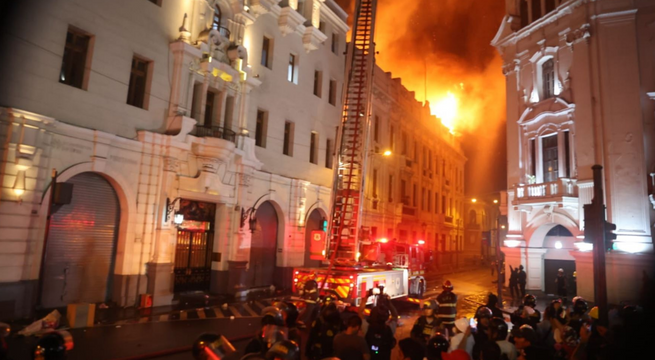 Ministro del Interior sobre incendio en casona: «Habría sido causado por bombardas»