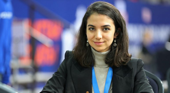 Una ajedrecista iraní fue advertida de que no regresara a Irán tras competir sin hiyab