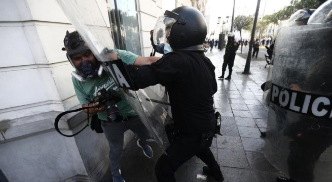 Defensoría del Pueblo condena ataque a periodistas durante cobertura de las protestas