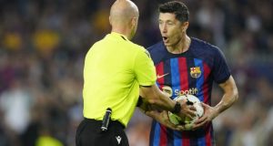 Barcelona es acusado de pagar más de 1.3 millones de euros a un ex árbitro español