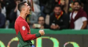 Cristiano Ronaldo hizo el «Siu» junto a hincha que ingresó a la cancha