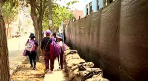 Chaclacayo: escolares estudian en colegio afectado por huaico