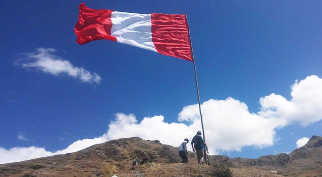 Aprueban declarar feriado nacional el Día de la Bandera y de la Batalla de Arica