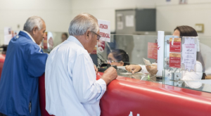 Más de 600.000 asegurados empiezan a cobrar sus pensiones desde este lunes 8