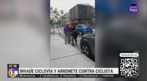 Mujer invade ciclovía en Miraflores y arremete contra ciclista