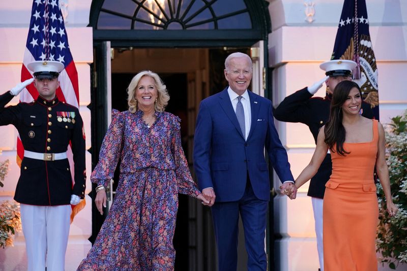 Biden presiona para que «Dreamers» obtengan ciudadanía estadounidense en proyección de filme «Flamin Hot»