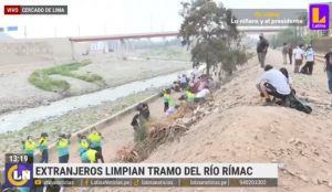 Extranjeros limpian tramo del río Rímac para agradecer al Perú por haberlos acogido