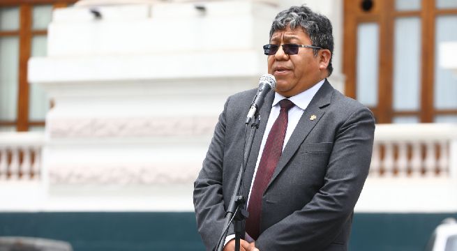 Congresista Jorge Flores Ancachi fue impedido de salir del país y ha sido derivado a Puno. (Foto: Congreso de la República)